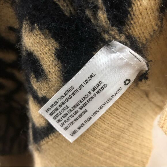 Ava & Viv Animal Print V-Neck Chunky Sweater - Picture 7 of 7